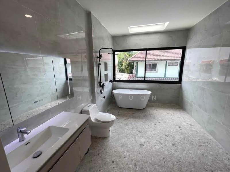 Newly Renovated Detached House | 5 Bedrooms | Near MRT Lat Phrao 83 (SPSSR392), Bangkok, ลาดพร้าว 83, Phlapphla, Wang Thonglang, Bangkok, 5 Bedrooms, 250 sqm, Single Detached House For Sale, by Khun Poon, 500571286 - DDproperty.com