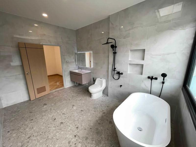 Newly Renovated Detached House | 5 Bedrooms | Near MRT Lat Phrao 83 (SPSSR392), Bangkok, ลาดพร้าว 83, Phlapphla, Wang Thonglang, Bangkok, 5 Bedrooms, 250 sqm, Single Detached House For Sale, by Khun Poon, 500571286 - DDproperty.com