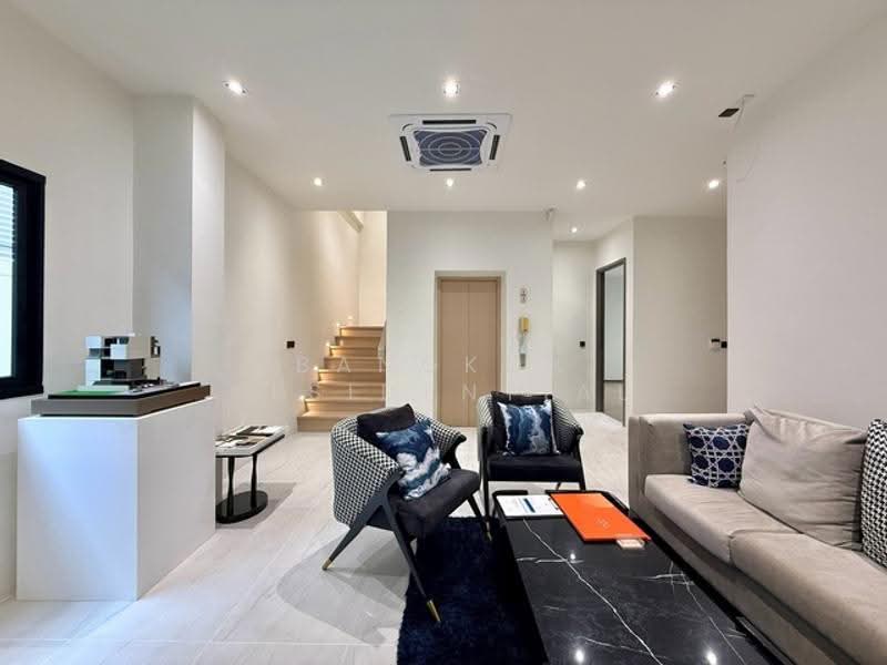 32 Residence, Bangkok, 222 Phatthanakan 32, Suan Luang, Bangkok, 5 Bedrooms, 658 sqm, Villa For Sale, by Bangkok Residential, 500571390 - DDproperty.com