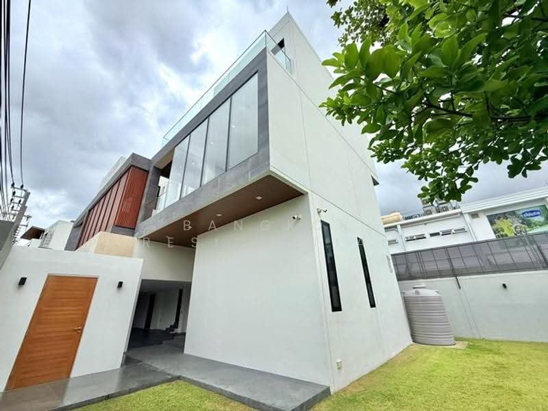 32 Residence, Bangkok, 222 Phatthanakan 32, Suan Luang, Bangkok, 5 Bedrooms, 658 sqm, Villa For Sale, by Bangkok Residential, 500571390 - DDproperty.com