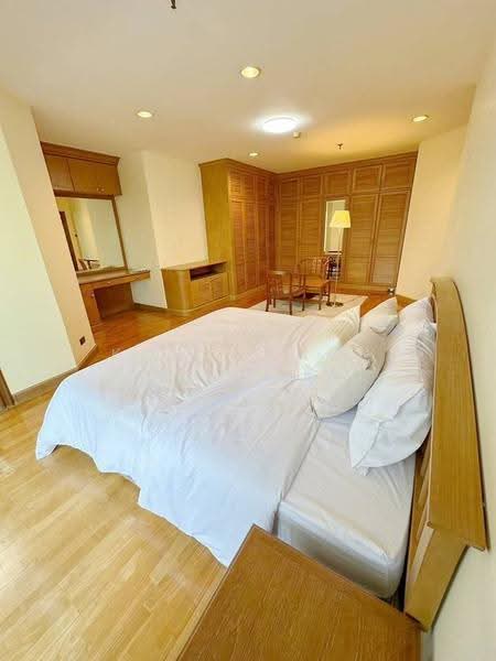 Fifty Fifth Tower, Bangkok, 84 Soi Sukhumvit 55, Sukhumvit Road, Khlong Tan Nua, Watthana, Bangkok, 3 Bedrooms, 165 sqm, Condo For Sale, by Kornkanok Sonvichai, 500571620 - DDproperty.com