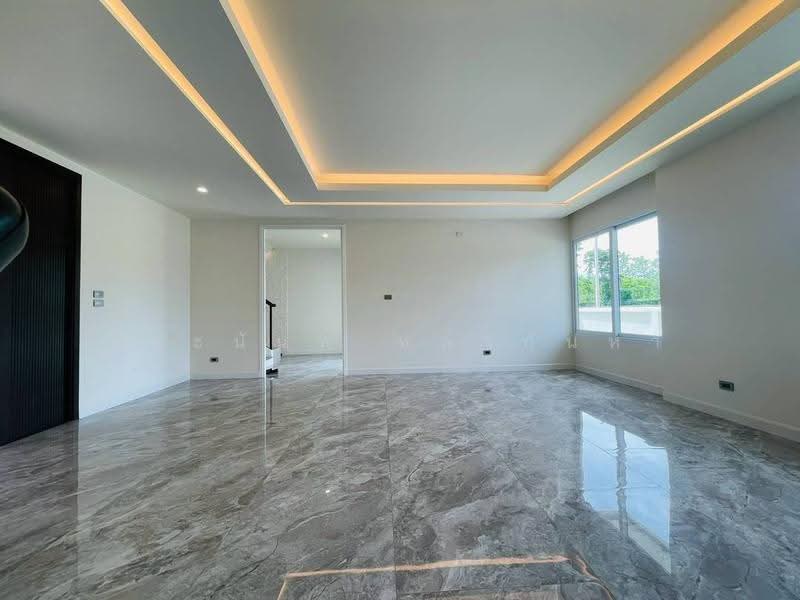 For Sale Luxury Modern Home in Chiang Mai Hang Dong Road, Chiang Mai, Ban Waen, Hang Dong, Chiang Mai, 5 Bedrooms, 398 sqm, Single Detached House For Sale, by จีระนันท์ หล้ากันหา, 500571667 - DDproperty.com