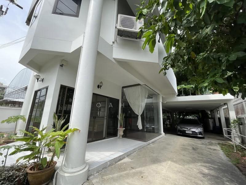 อาคารให้เช่า อ่อนนุช บางจาก พระโขนง : Building for rent in On Nut, Bang Chak, Phra Khanong, กรุงเทพ, บางจาก, พระโขนง, กรุงเทพ, 300 ตร.ม., ตึกแถว-อาคารพาณิชย์ ให้เช่า, โดย TOAH T., 500571784 - DDproperty.com