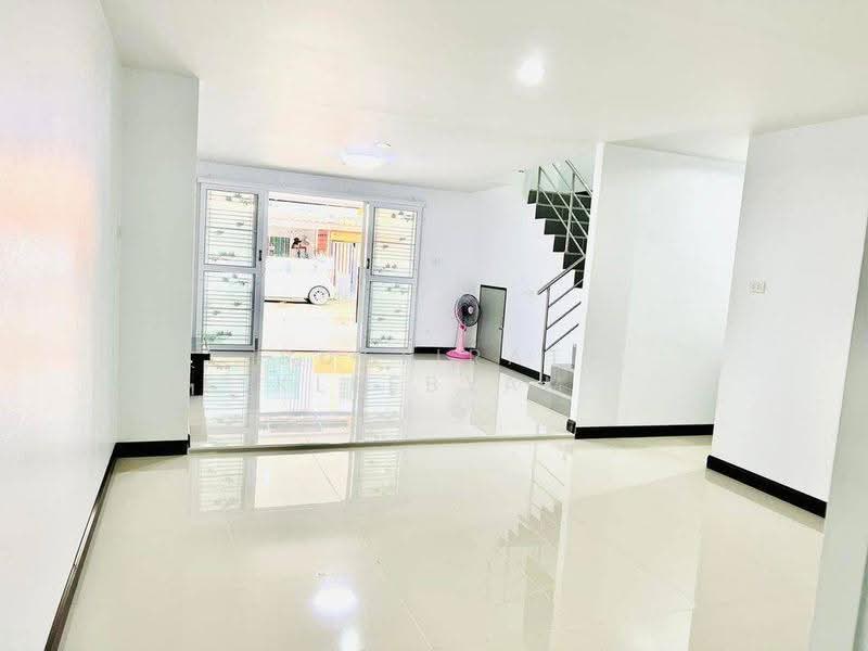 3-BR Townhouse, Chon Buri (Pattaya), Ban Bung, Chon Buri (Pattaya), 3 Bedrooms, 150 sqm, Townhouse For Sale, by Puttirat Kleebyam, 500571813 - DDproperty.com