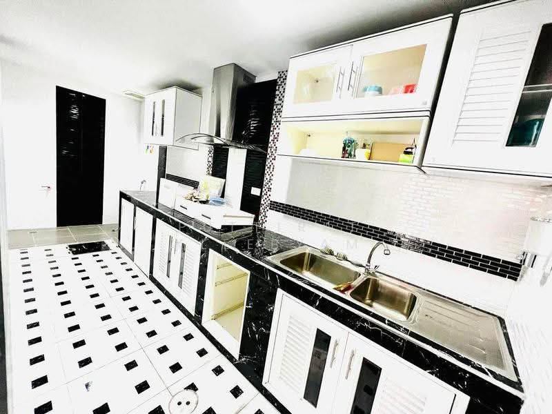 3-BR Townhouse, Chon Buri (Pattaya), Ban Bung, Chon Buri (Pattaya), 3 Bedrooms, 150 sqm, Townhouse For Sale, by Puttirat Kleebyam, 500571813 - DDproperty.com