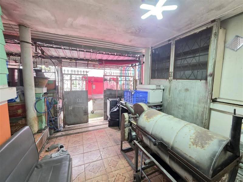 เครือวัลย์ ซอยสุวินทวงศ์64, Bangkok, ถนนฉลองกรุง, Lam Phak Chi, Nong Chok, Bangkok, 2 Bedrooms, 54 sqm, Townhouse For Sale, by คุณ ณัฐกานต์ ผดุงมาตรวรกุล (แก้ม), 500571886 - DDproperty.com