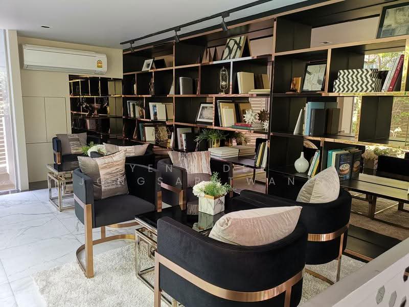 Altitude Samyan-Silom, Bangkok, 195 Si Phraya Road, Maha Phrutharam, Bang Rak, Bangkok, 1 Bedroom, 30 sqm, Condo For Rent, by Yenrudee Jongsaritwang, 500571994 - DDproperty.com