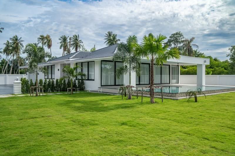 Spacious 6-Bedroom Pool Villa with Private Garden in Peaceful Huay Yai, Chon Buri (Pattaya), Huai Yai, Bang Lamung (Pattaya), Chon Buri (Pattaya), 6 Bedrooms, 450 sqm, Villa For Sale, by Baifern Goodwin, 500572271 - DDproperty.com