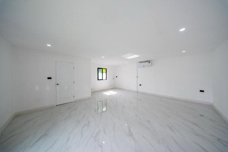 Spacious 6-Bedroom Pool Villa with Private Garden in Peaceful Huay Yai, Chon Buri (Pattaya), Huai Yai, Bang Lamung (Pattaya), Chon Buri (Pattaya), 6 Bedrooms, 450 sqm, Villa For Sale, by Baifern Goodwin, 500572271 - DDproperty.com