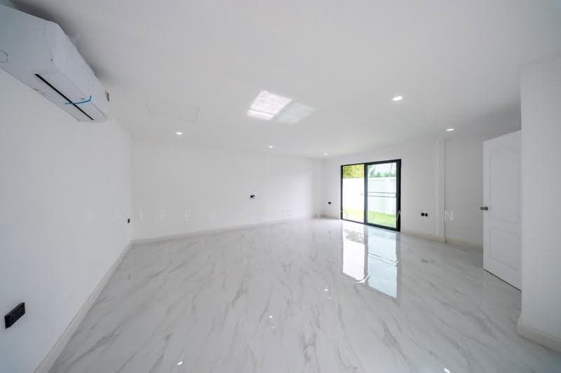 Spacious 6-Bedroom Pool Villa with Private Garden in Peaceful Huay Yai, Chon Buri (Pattaya), Huai Yai, Bang Lamung (Pattaya), Chon Buri (Pattaya), 6 Bedrooms, 450 sqm, Villa For Sale, by Baifern Goodwin, 500572271 - DDproperty.com