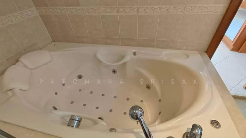 undefined, Chon Buri (Pattaya), Nong Pru, Bang Lamung (Pattaya), Chon Buri (Pattaya), 5 Bedrooms, 280 sqm, Villa For Rent, by Patchara Srisak, 500572344 - DDproperty.com