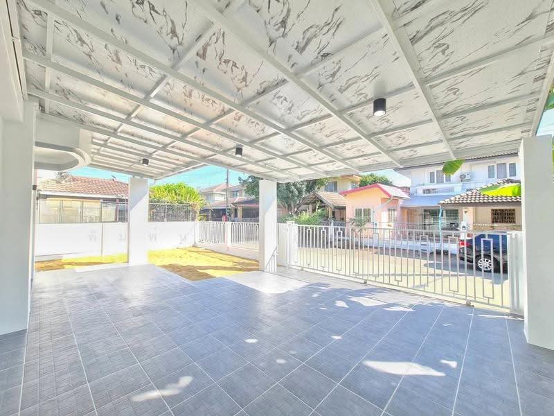 Baan Sirarom Lam Luk Ka Klong 4, Pathum Thani, Lat Sawai, Lam Luk Ka, Pathum Thani, 4 Bedrooms, 200 sqm, Single Detached House For Sale, by พิมพ์นภัส ภูธนภัทร, 500572472 - DDproperty.com