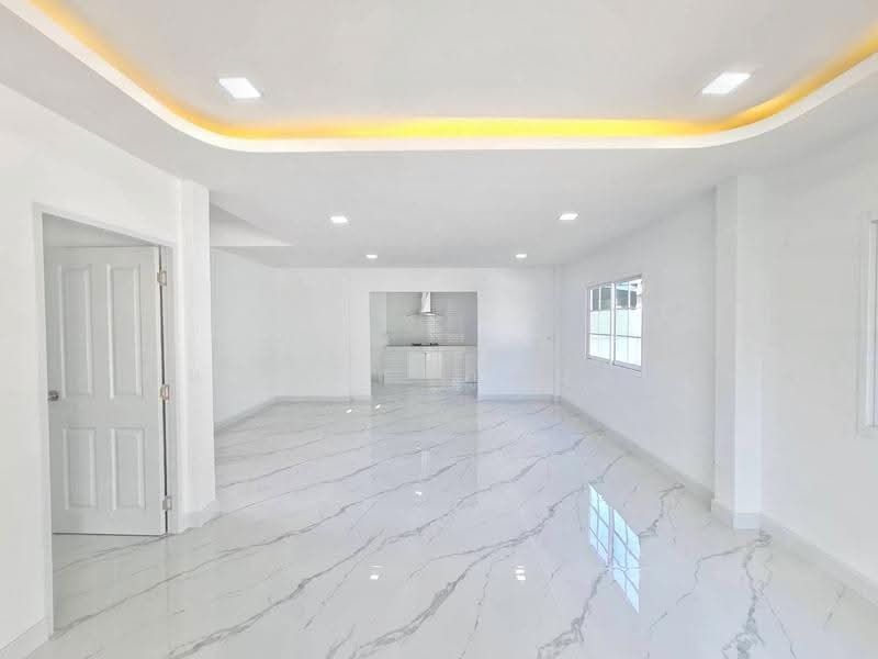 Baan Sirarom Lam Luk Ka Klong 4, Pathum Thani, Lat Sawai, Lam Luk Ka, Pathum Thani, 4 Bedrooms, 200 sqm, Single Detached House For Sale, by พิมพ์นภัส ภูธนภัทร, 500572472 - DDproperty.com