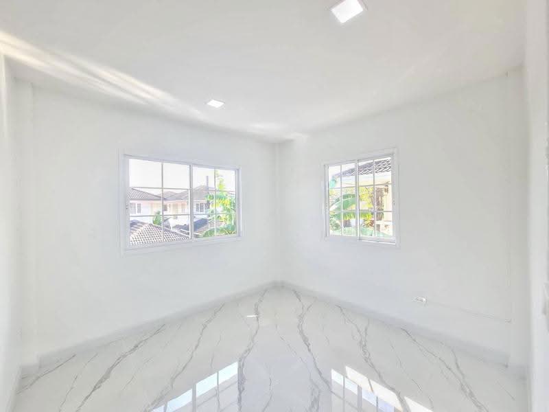 Baan Sirarom Lam Luk Ka Klong 4, Pathum Thani, Lat Sawai, Lam Luk Ka, Pathum Thani, 4 Bedrooms, 200 sqm, Single Detached House For Sale, by พิมพ์นภัส ภูธนภัทร, 500572472 - DDproperty.com