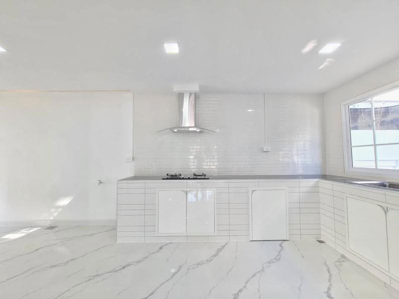 Baan Sirarom Lam Luk Ka Klong 4, Pathum Thani, Lat Sawai, Lam Luk Ka, Pathum Thani, 4 Bedrooms, 200 sqm, Single Detached House For Sale, by พิมพ์นภัส ภูธนภัทร, 500572472 - DDproperty.com
