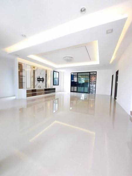 The Best Kingkaew-Suvarnnabhumi, Samut Prakan, Soi King Kaew 19, King Kaew Road, Rachathewa, Bang Plee, Samut Prakan, 5 Bedrooms, 440 sqm, Townhouse For Sale, by Connex Property, 500572538 - DDproperty.com