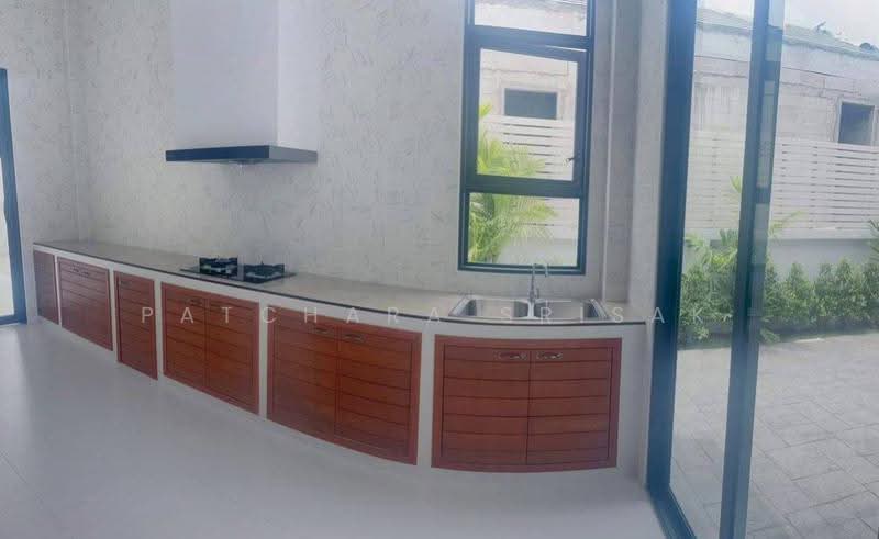4-BR Villa, Chon Buri (Pattaya), Poong, Bang Lamung (Pattaya), Chon Buri (Pattaya), 4 Bedrooms, 350 sqm, Villa For Rent, by Patchara Srisak, 500572584 - DDproperty.com