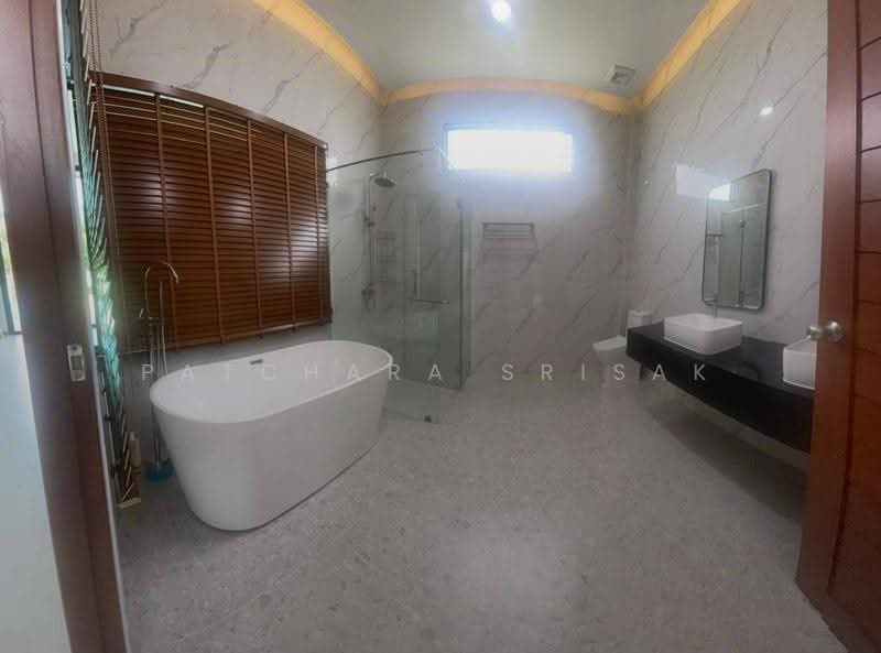 4-BR Villa, Chon Buri (Pattaya), Poong, Bang Lamung (Pattaya), Chon Buri (Pattaya), 4 Bedrooms, 350 sqm, Villa For Rent, by Patchara Srisak, 500572584 - DDproperty.com