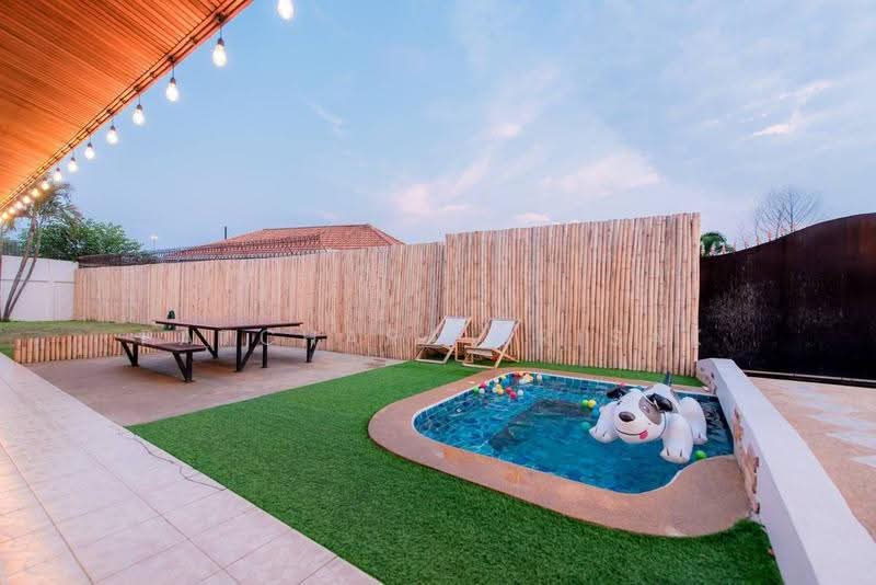 6-BR Villa, Chon Buri (Pattaya), Nong Pru, Bang Lamung (Pattaya), Chon Buri (Pattaya), 6 Bedrooms, 400 sqm, Villa For Rent, by Patchara Srisak, 500572694 - DDproperty.com