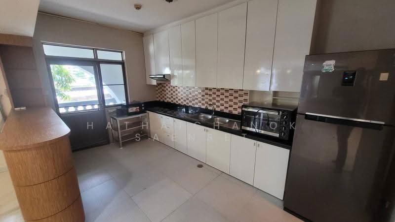 Royal Castle Sukhumvit, Bangkok, 30 Soi Sukhumvit 39, Khlongtoei Nua, Watthana, Bangkok, 2 Bedrooms, 190 sqm, Condo For Rent, by Hathaichanok Saenset, 500572768 - DDproperty.com