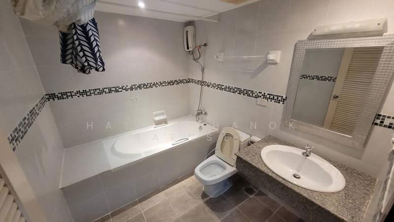 Royal Castle Sukhumvit, Bangkok, 30 Soi Sukhumvit 39, Khlongtoei Nua, Watthana, Bangkok, 2 Bedrooms, 190 sqm, Condo For Rent, by Hathaichanok Saenset, 500572768 - DDproperty.com