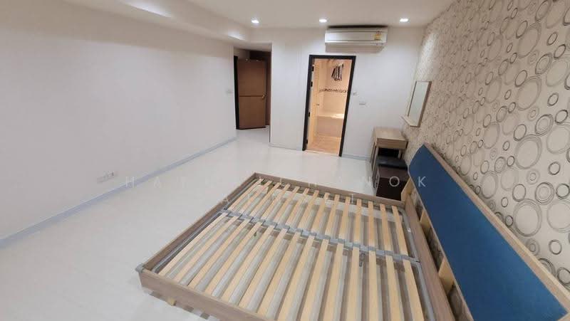 Royal Castle Sukhumvit, Bangkok, 30 Soi Sukhumvit 39, Khlongtoei Nua, Watthana, Bangkok, 2 Bedrooms, 190 sqm, Condo For Rent, by Hathaichanok Saenset, 500572768 - DDproperty.com