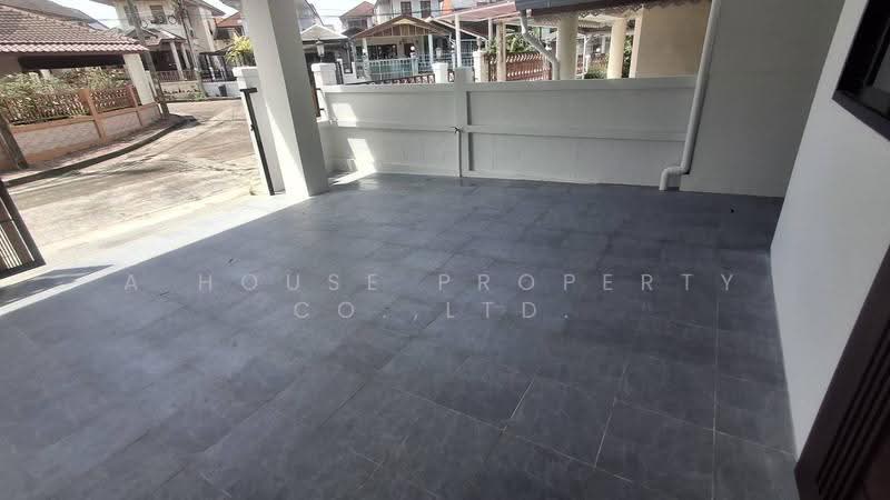 Beautifully renovated, modern detached house in Suk-Kamon Village, Si Racha, Chon Buri (Pattaya), Surasak, Si Racha, Chon Buri (Pattaya), 3 Bedrooms, 216 sqm, Single Detached House For Sale, by A House Property Co.,Ltd., 500572789 - DDproperty.com