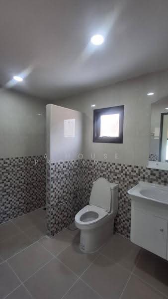 Beautifully renovated, modern detached house in Suk-Kamon Village, Si Racha, Chon Buri (Pattaya), Surasak, Si Racha, Chon Buri (Pattaya), 3 Bedrooms, 216 sqm, Single Detached House For Sale, by A House Property Co.,Ltd., 500572789 - DDproperty.com