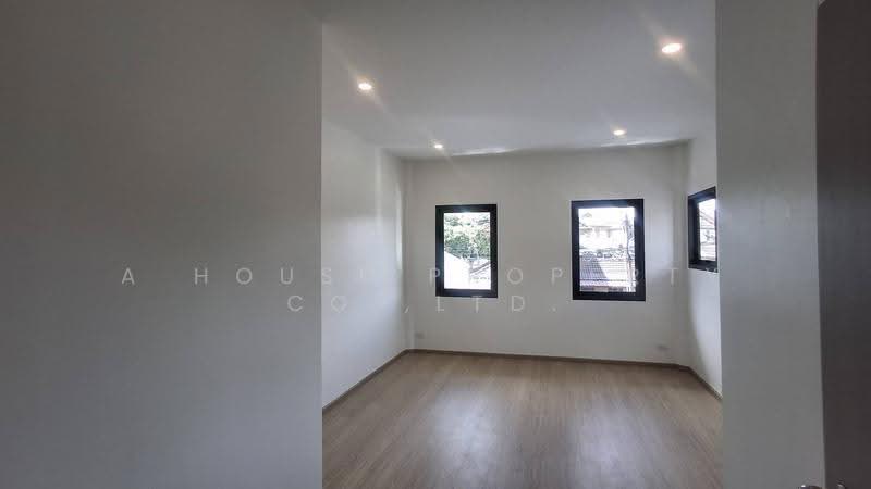 Beautifully renovated, modern detached house in Suk-Kamon Village, Si Racha, Chon Buri (Pattaya), Surasak, Si Racha, Chon Buri (Pattaya), 3 Bedrooms, 216 sqm, Single Detached House For Sale, by A House Property Co.,Ltd., 500572789 - DDproperty.com