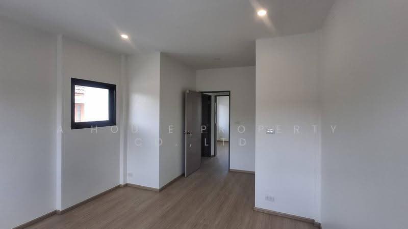 Beautifully renovated, modern detached house in Suk-Kamon Village, Si Racha, Chon Buri (Pattaya), Surasak, Si Racha, Chon Buri (Pattaya), 3 Bedrooms, 216 sqm, Single Detached House For Sale, by A House Property Co.,Ltd., 500572789 - DDproperty.com