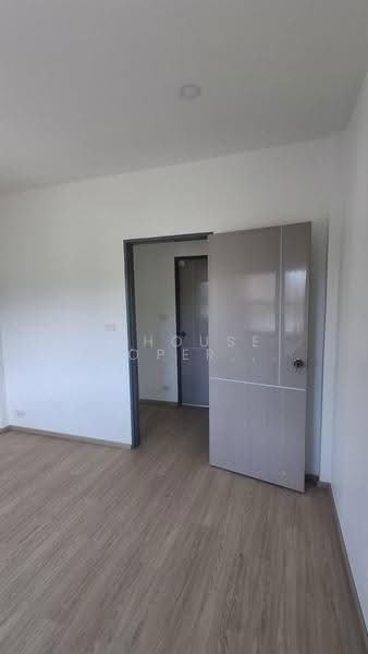 Beautifully renovated, modern detached house in Suk-Kamon Village, Si Racha, Chon Buri (Pattaya), Surasak, Si Racha, Chon Buri (Pattaya), 3 Bedrooms, 216 sqm, Single Detached House For Sale, by A House Property Co.,Ltd., 500572789 - DDproperty.com
