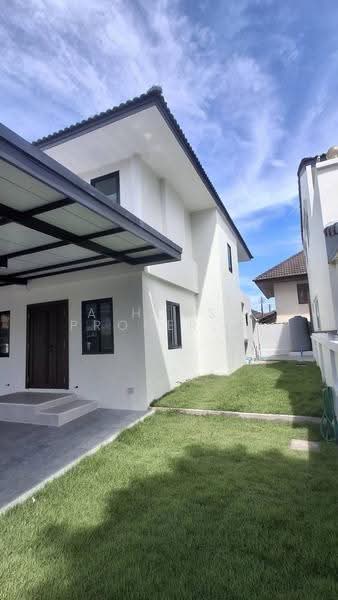 Beautifully renovated, modern detached house in Suk-Kamon Village, Si Racha, Chon Buri (Pattaya), Surasak, Si Racha, Chon Buri (Pattaya), 3 Bedrooms, 216 sqm, Single Detached House For Sale, by A House Property Co.,Ltd., 500572789 - DDproperty.com