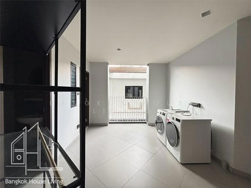 Raveevan Space, Bangkok, Soi Sukhumvit 39, Khlong Tan Nua, Watthana, Bangkok, 3 Bedrooms, 270 sqm, Condo For Rent, by Bangkok House Living, 500572819 - DDproperty.com