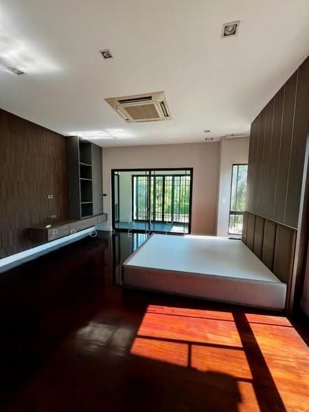 Mantana Lake Watcharapol, Bangkok, Sukhaphiban 5 Road, O-Ngoen, Sai Mai, Bangkok, 4 Bedrooms, 350 sqm, Single Detached House For Rent, by NTG Property House Co.,Ltd., 500573071 - DDproperty.com