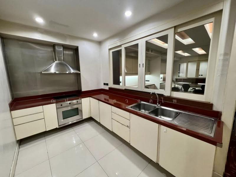 City Lakes Tower, Bangkok, Soi Sukhumvit 16, Khlong Toei, Bangkok, 4 Bedrooms, 319 sqm, Condo For Sale, by ณปภัช ธวงค์ไพ, 500573140 - DDproperty.com