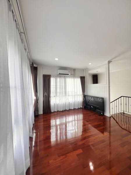 Grand Bangkok Boulevard Rama 9 - Srinakarindra, Bangkok, Krungthep Kritha 17 Alley, Thap Chang, Saphan Sung, Bangkok, 4 Bedrooms, 300 sqm, Single Detached House For Rent, by Charinthip Phungalong, 500573233 - DDproperty.com