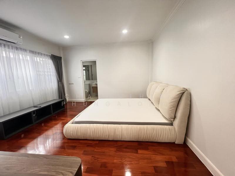 Grand Bangkok Boulevard Rama 9 - Srinakarindra, Bangkok, Krungthep Kritha 17 Alley, Thap Chang, Saphan Sung, Bangkok, 4 Bedrooms, 300 sqm, Single Detached House For Rent, by Charinthip Phungalong, 500573233 - DDproperty.com