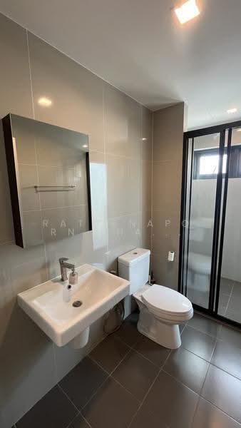 The Base Phetchaburi-Thonglor, Bangkok, Phetchaburi Rd, Bang Kapi, Huai Khwang, Bangkok, 2 Bedrooms, 61 sqm, Condo For Rent, by Rattanaporn Khamlit, 500573250 - DDproperty.com