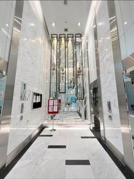 Life Ratchadapisek, Bangkok, 279 Ratchadapisaek Road, Huai Khwang, Bangkok, 2 Bedrooms, 56 sqm, Condo For Rent, by Chayanin Khanijou, 500573686 - DDproperty.com