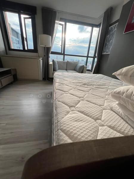 XT Huaikhwang, Bangkok, 244 Ratchadaphisek Road, Huai Khwang, Bangkok, 1 Bedroom, 30 sqm, Condo For Rent, by Poommipat Suradech, 500573977 - DDproperty.com