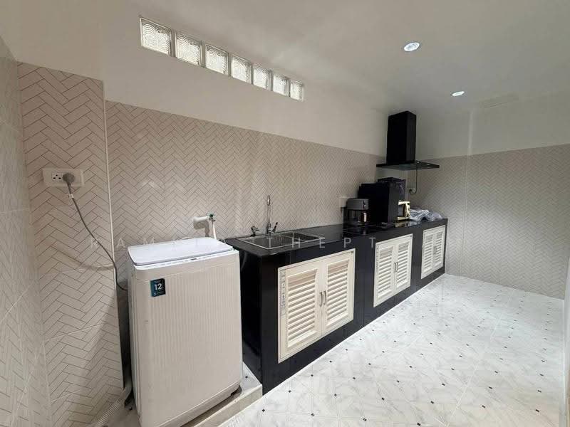 undefined, Bangkok, Bang Chak, Phra Khanong, Bangkok, 3 Bedrooms, 200 sqm, Single Detached House For Rent, by Ramita Theptham, 500574332 - DDproperty.com