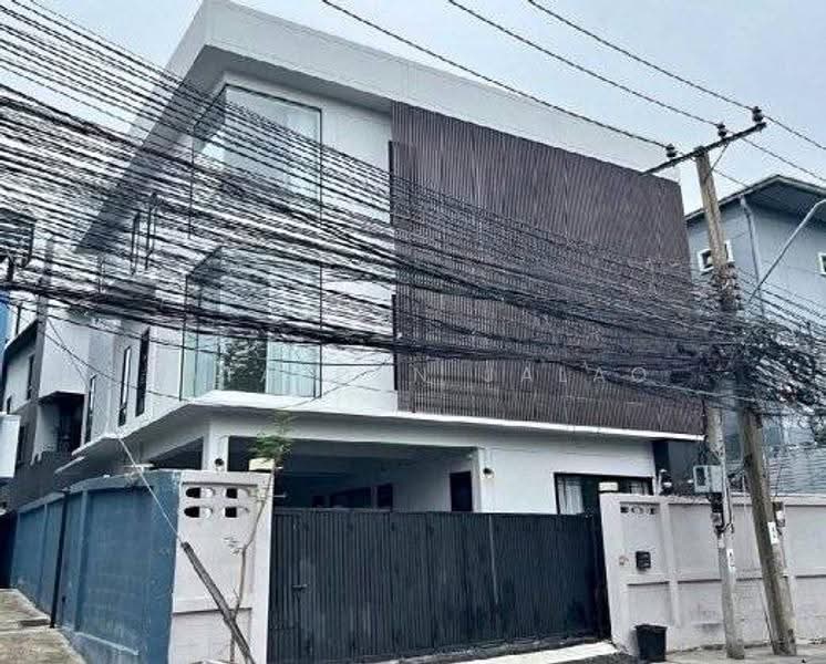 ทาวน์เฮ้าส์ 4-ห้องนอน, กรุงเทพ, ดินแดง, กรุงเทพ, 360 ตร.ม., ทาวน์เฮ้าส์ ให้เช่า, โดย Sataporn Jalao, 500574370 - DDproperty.com