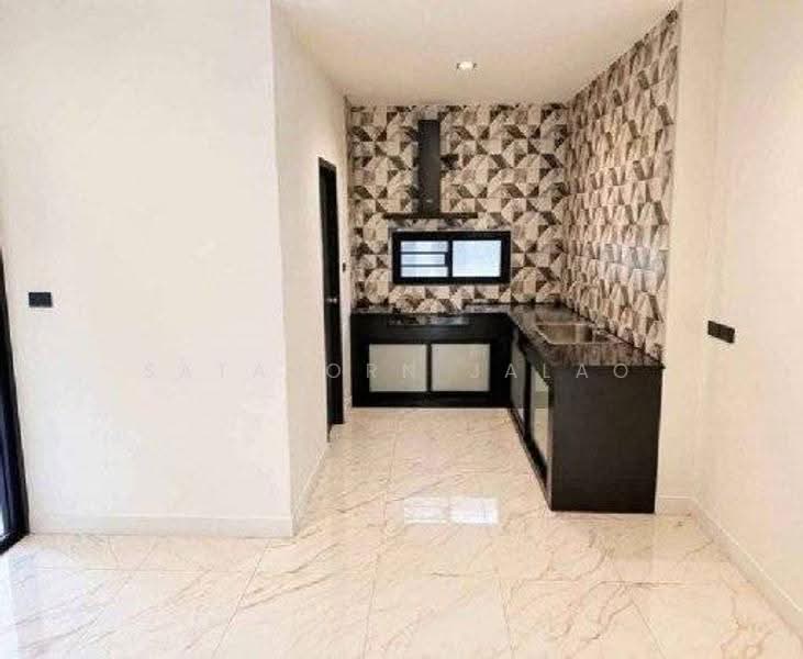 4-BR Townhouse, Bangkok, Din Daeng, Bangkok, 4 Bedrooms, 360 sqm, Townhouse For Rent, by Sataporn Jalao, 500574370 - DDproperty.com