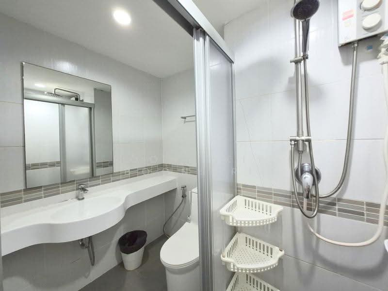 Lumpini Park Rama 9-Ratchada, Bangkok, 888 Chaturathit Road, Bang Kapi, Huai Khwang, Bangkok, 1 Bedroom, 38 sqm, Condo For Sale, by Poonnakit Boonsiri, 500574496 - DDproperty.com
