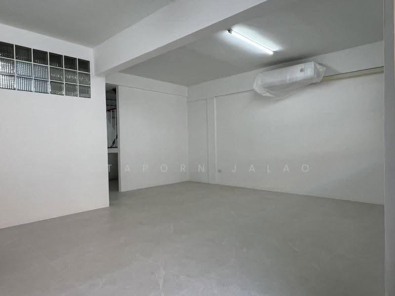 3-BR Townhouse, Bangkok, Din Daeng, Din Daeng, Bangkok, 3 Bedrooms, 140 sqm, Townhouse For Rent, by Sataporn Jalao, 500574585 - DDproperty.com