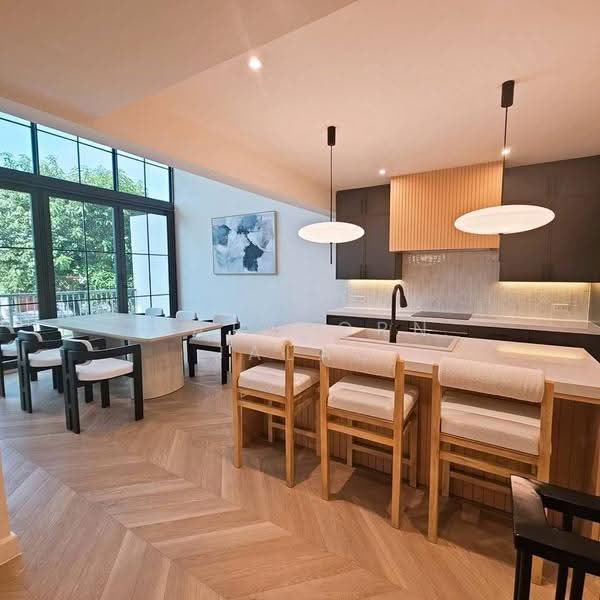 5-BR Townhouse, Bangkok, Phra Kanong Nua, Watthana, Bangkok, 5 Bedrooms, 350 sqm, Townhouse For Rent, by Sataporn Jalao, 500574609 - DDproperty.com