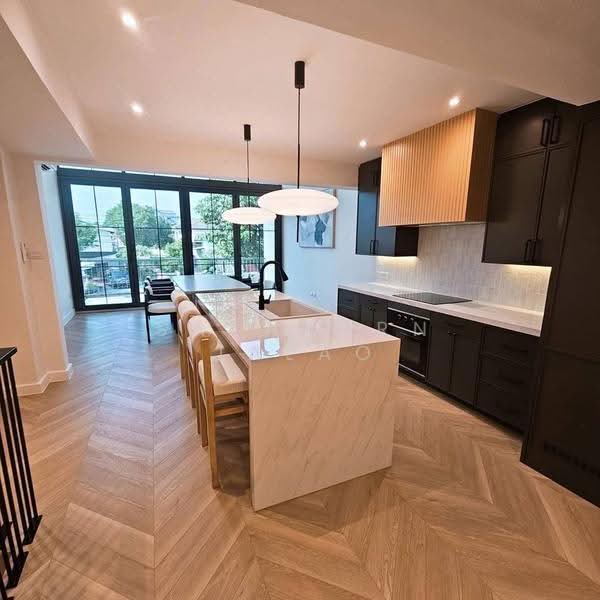 5-BR Townhouse, Bangkok, Phra Kanong Nua, Watthana, Bangkok, 5 Bedrooms, 350 sqm, Townhouse For Rent, by Sataporn Jalao, 500574609 - DDproperty.com