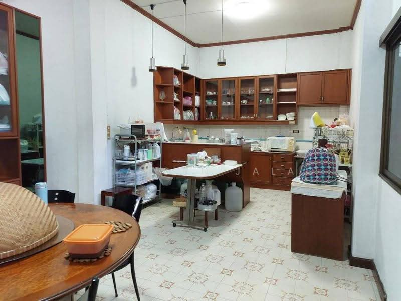 6-BR House, Bangkok, Phra Kanong, Khlong Toei, Bangkok, 6 Bedrooms, 980 sqm, Single Detached House For Sale, by Sataporn Jalao, 500574674 - DDproperty.com