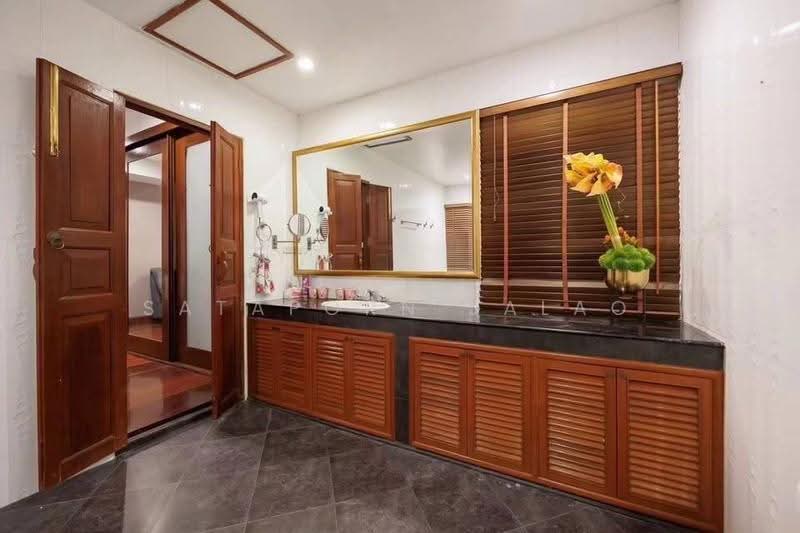 8-BR House, Bangkok, Praborommaharatchawang, Phra Nakhon, Bangkok, 8 Bedrooms, 1,600 sqm, Single Detached House For Sale, by Sataporn Jalao, 500574857 - DDproperty.com
