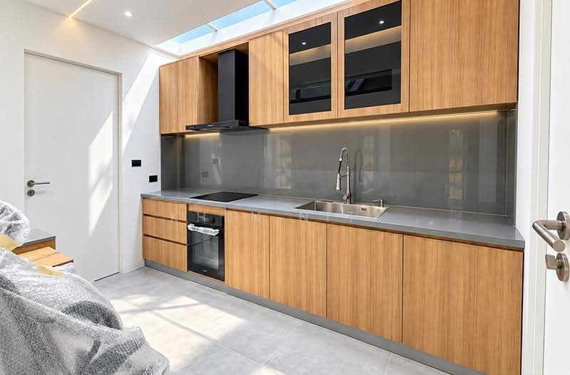 House with Private Pool / Sathorn, Bangkok, Thung Maha Mek, Sathon, Bangkok, 8 Bedrooms, 550 sqm, Single Detached House For Rent, by Khun Nita, 500574932 - DDproperty.com